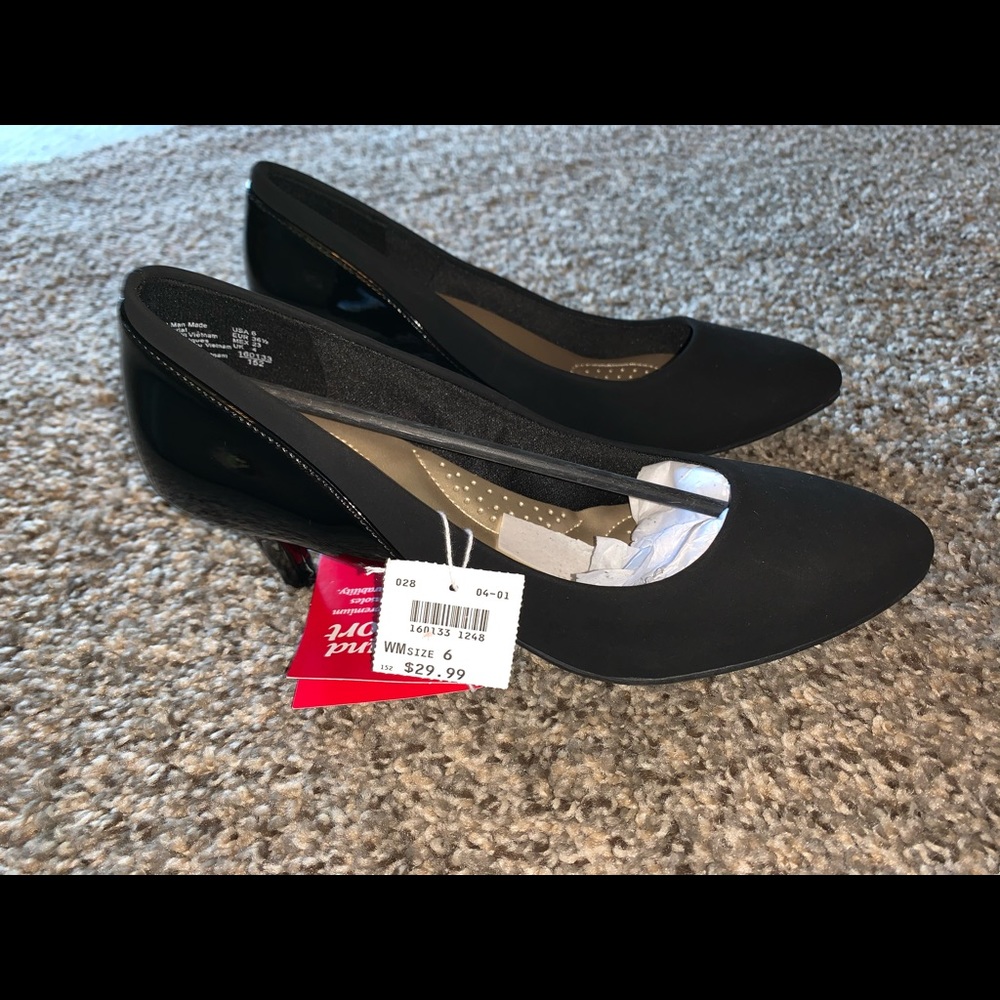 Women’s size 6 pumps